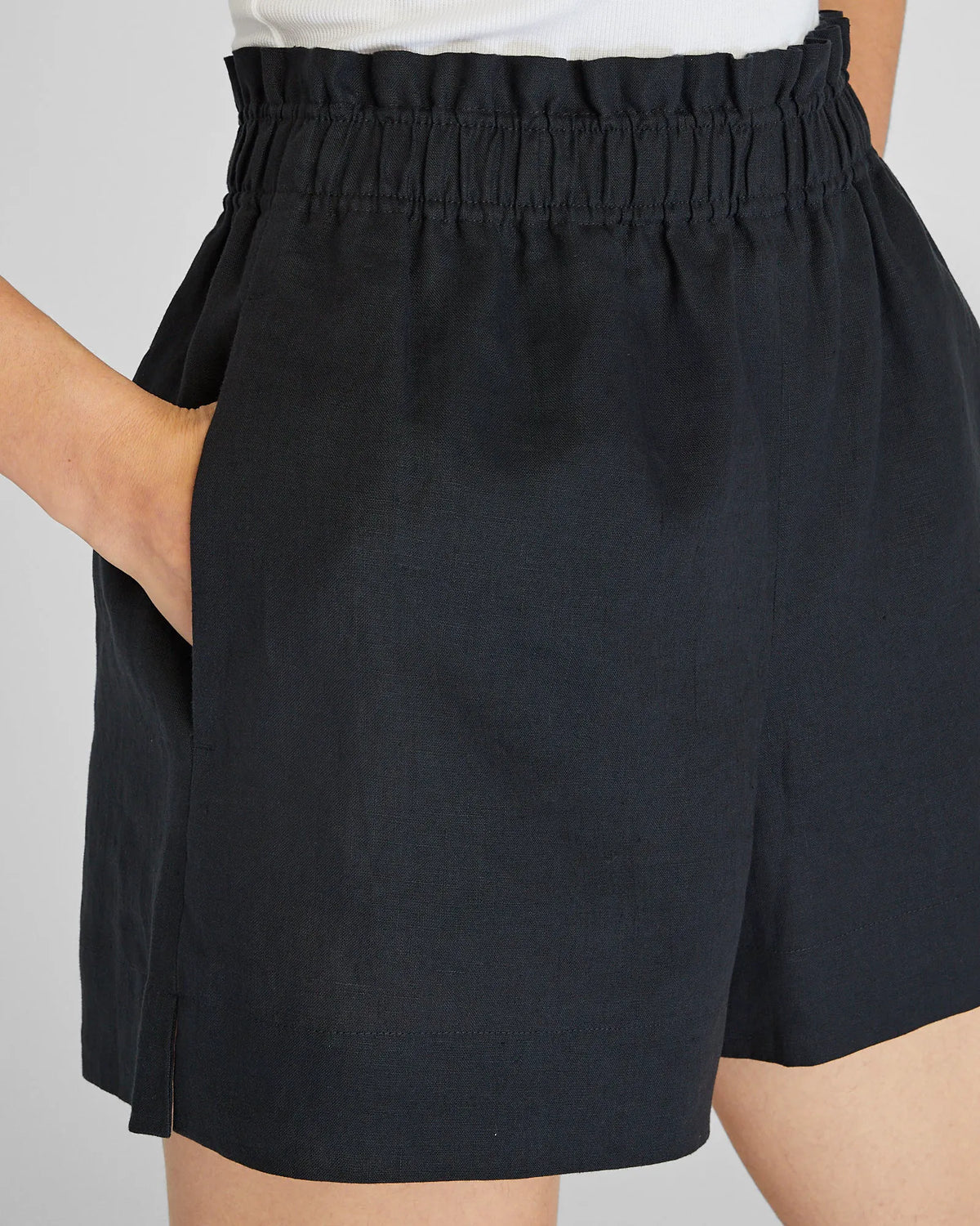 Linen Pull-On Short